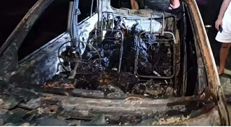  मेरठ में कांवड मार्ग पर कार में लगी आग, दिल्ली से हरिद्वार जा रहे चार लोगों की मौत