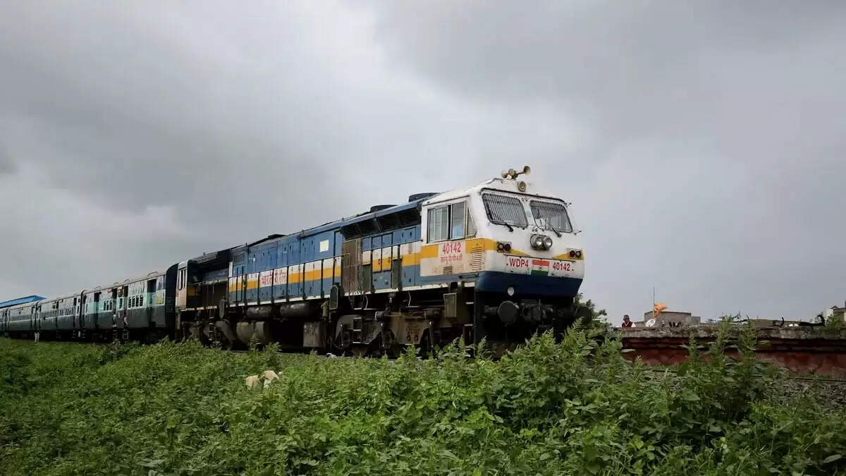 भारी बारिश के चलते रेलवे ने जम्मू में 30 सितंबर तक 68 ट्रेनें रद्द कीं, 24 फिर से चलेंगी