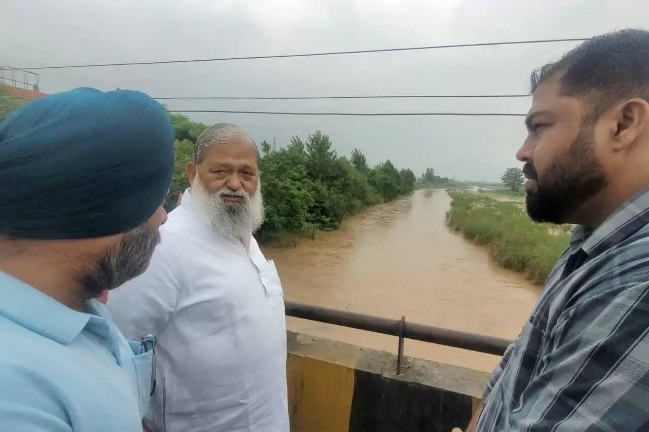 &nbsp; *टांगरी नदी में आए अत्याधिक पानी के लिए प्रशासन को किया अलर्ट, ताकि लोगों को सुरक्षित स्थान पर ले जाया जा सके : ऊर्जा, परिवहन एवं श्रम मंत्री अनिल विज*