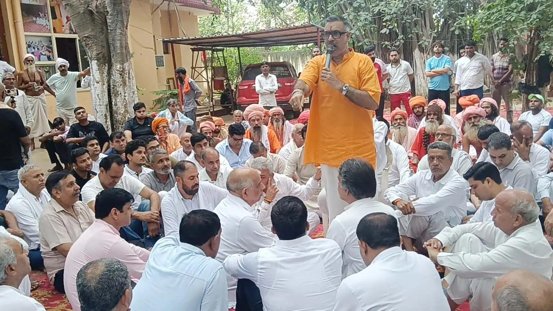 &nbsp;&nbsp;&nbsp;बाबा बालकनाथ मंदिर पर बुलडोजर कार्रवाई के विरोध में हुई महापंचायत