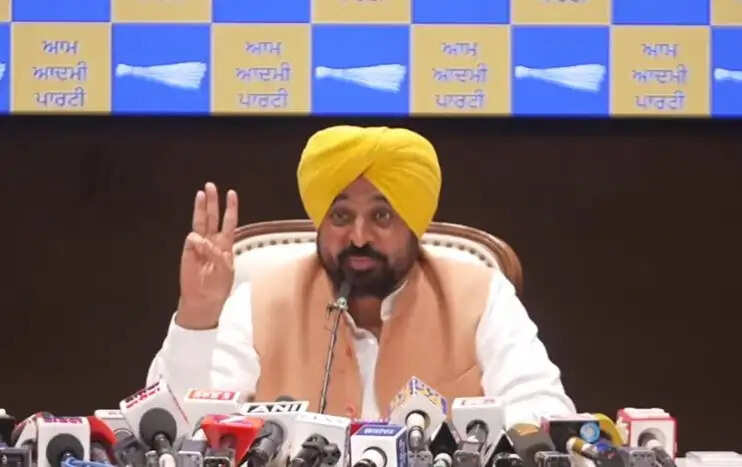 &nbsp;&nbsp;भगवंत मान ने भाजपा में जाने वाले राज्य सभा सांसदों को पंजाब का गद्दार बताया