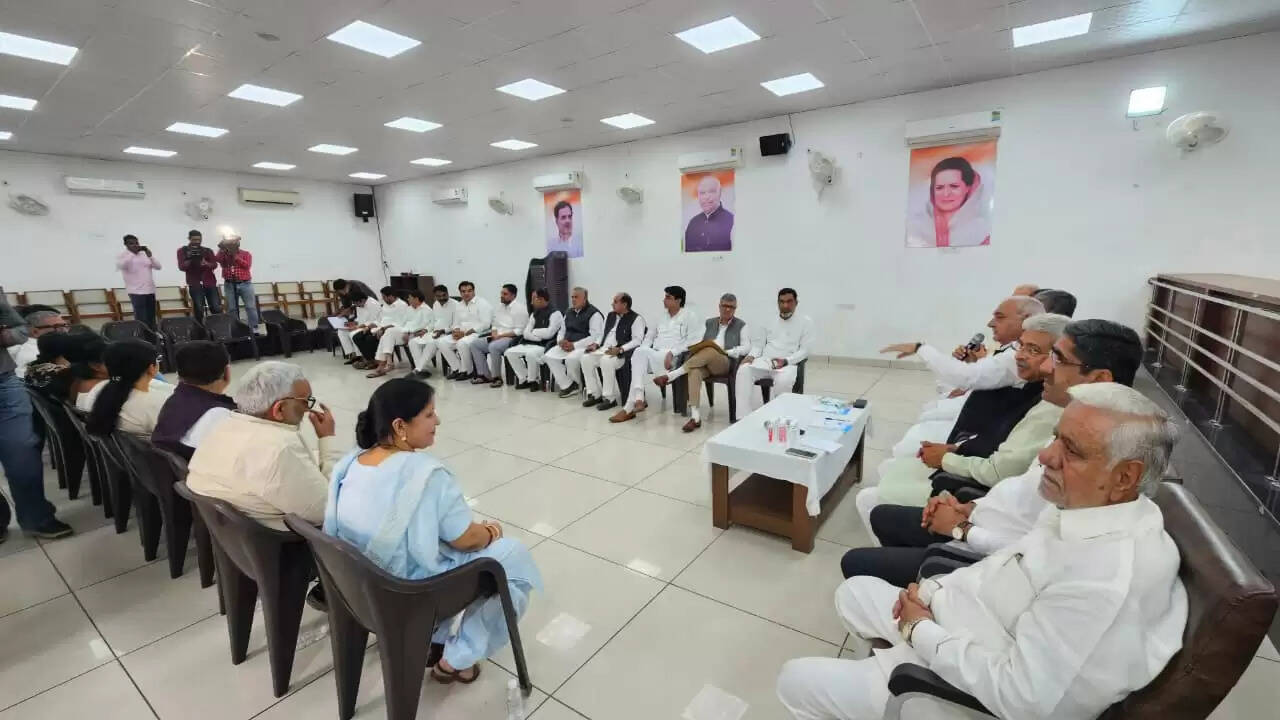 राहुल व खड़गे जिला अध्यक्षों को पढ़ाएंगे अनुशासन का पाठ 