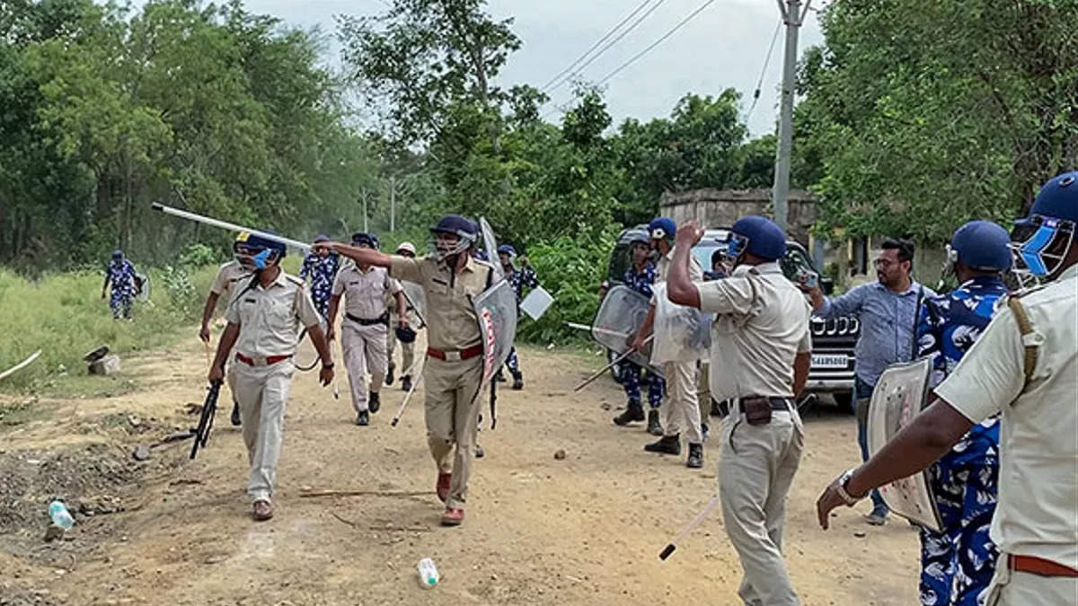 पश्चिम बंगाल में 'वोटिंग में शूटिंग'