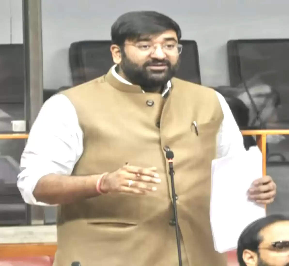 शीतकालीन सत्र के दूसरे दिन सदन में इनेलो के विधायक दल के नेता अदित्य देवीलाल और विधायक अर्जुन चौटाला की बिल संशोधन और प्रश्नकाल में प्रतिक्रिया