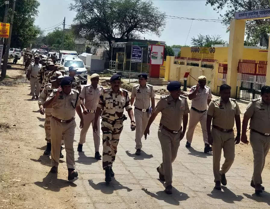   पुलिस व आईटीबीपी के जवानों ने बल्लभगढ़ जोन के गांवों में किया फ्लैग मार्च