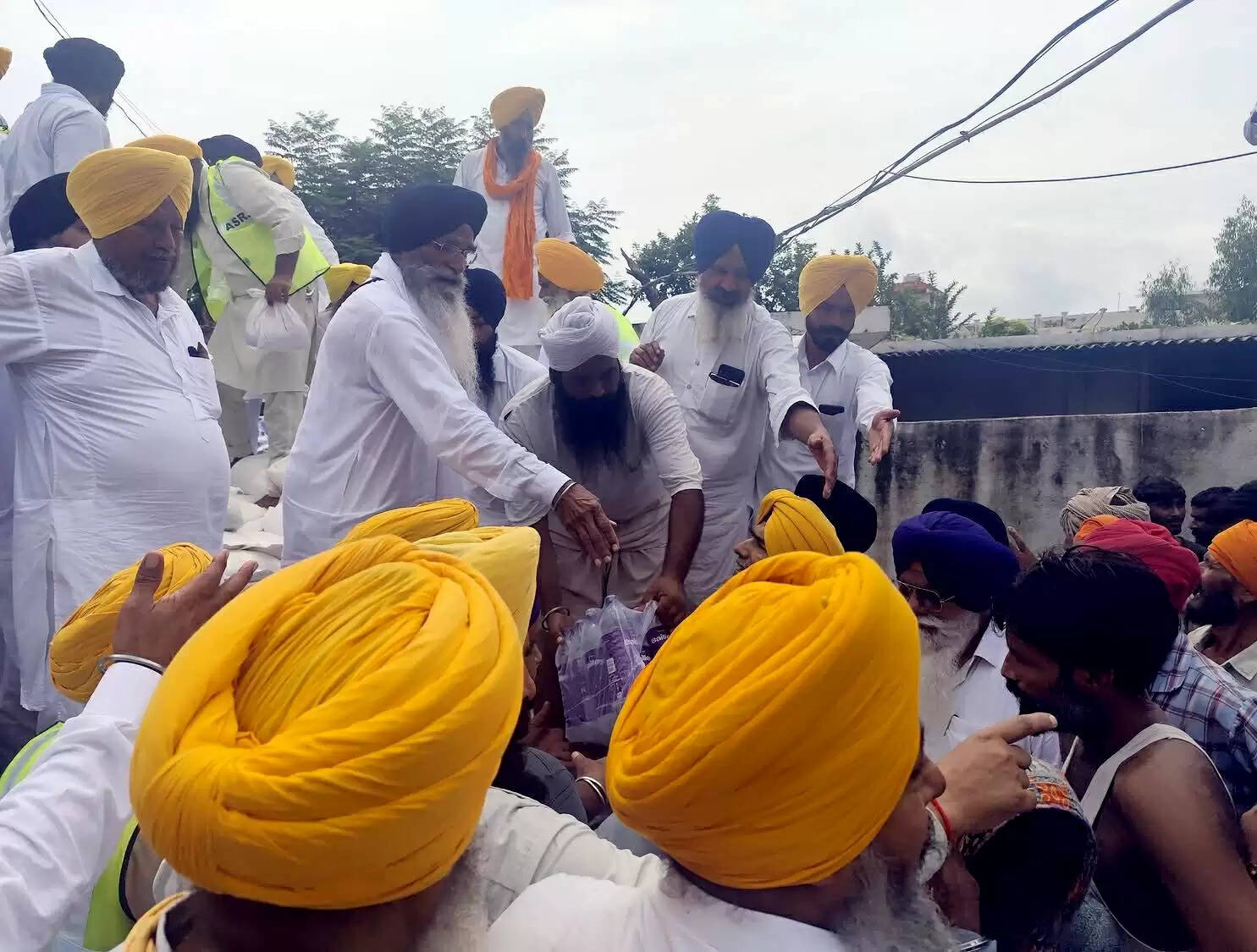 &nbsp;पिछले 24 घंटों में 4711 बाढ़ पीड़िताें काे सुरक्षित स्थानों पर पहुंचाया गया ​​​​​​​