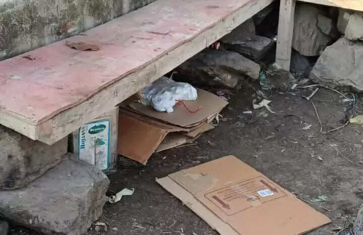 &nbsp;&nbsp;श्रीनगर-बारामूला राजमार्ग पर आईईडी का पता लगाकर सुरक्षा बलों ने बड़े हादसे को टाला