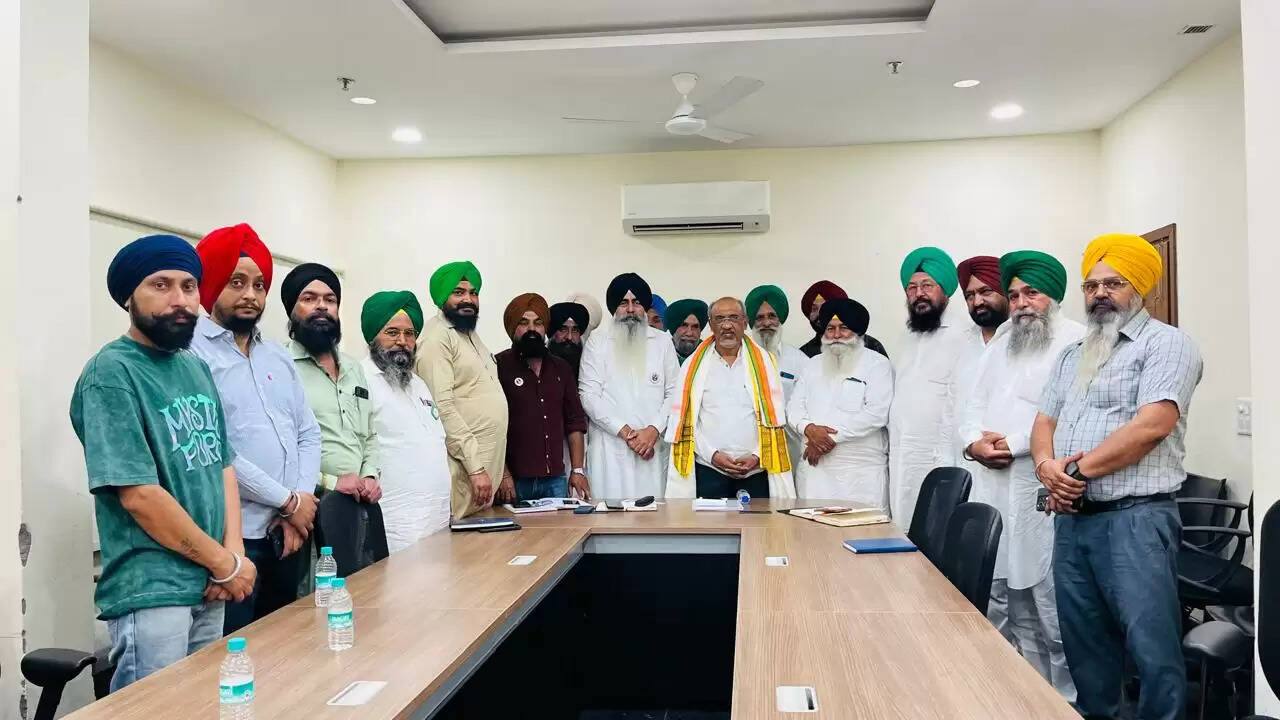 केंद्र तथा राज्य सरकारों की गलत नीतियों के खिलाफ एसकेएम गैर राजनीतिक द्वारा 29 मई को खुईया टोल प्लाजा (डबवाली) किया जाएगा पर्ची मुक्त: लखविंदर सिंह औलख&nbsp;&nbsp;