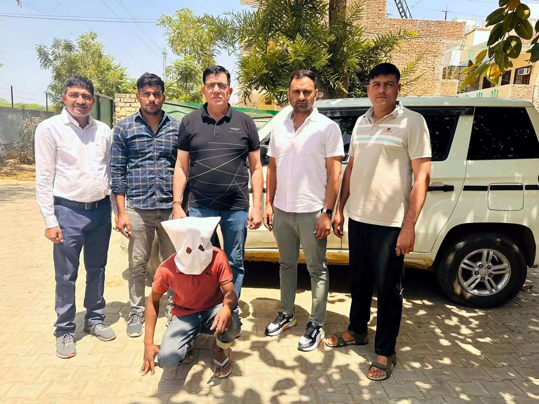 गाड़ियां साफ करने वाले ने लगाई सिल्वर अपार्टमेंट में आग