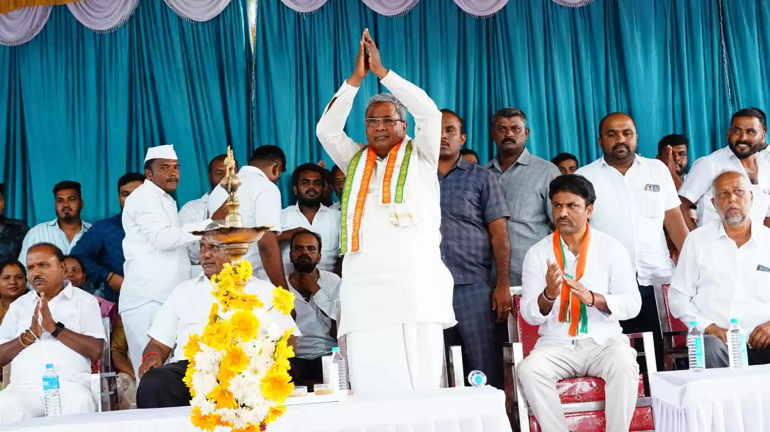 सिद्धारमैया ने कर्नाटक के मुख्यमंत्री और डीके शिवकुमार ने उपमुख्यमंत्री पद की शपथ ली