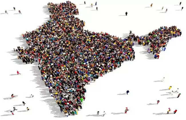चीन को पछाड़ दुनिया में सर्वाधिक आबादी वाला देश हुआ भारत  