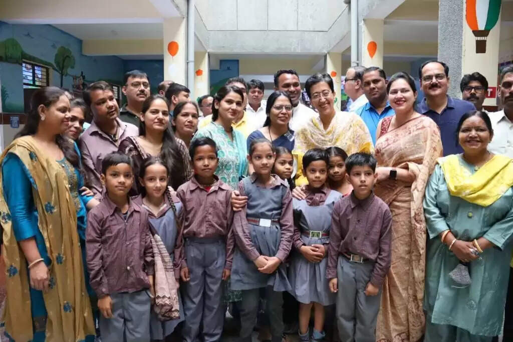 दिल्ली सरकार और एमसीडी के स्कूलों में उत्सव की तरह हुआ मेगा पीटीएम का आयोजन