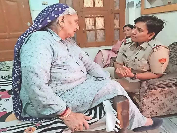 पुलिस ने 77 गांवों में बुजुर्गों की हालात देखी 