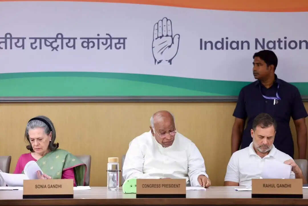 &nbsp;कांग्रेस ने युवाओं की स्थिति, चढ़ावा चोरी व सीमा सुरक्षा पर सरकार से मांगा जवाब