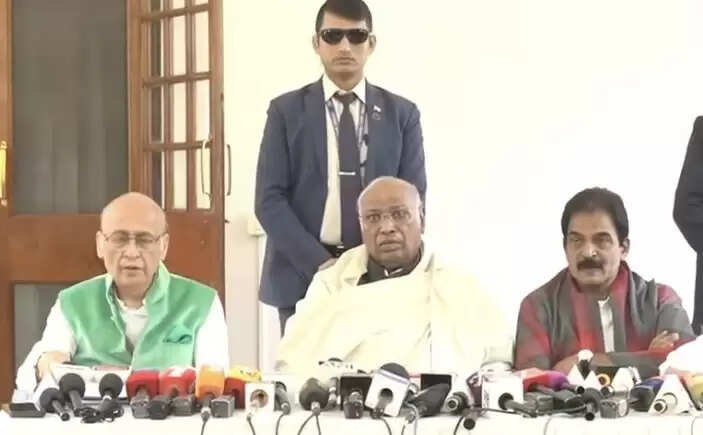 &nbsp;&nbsp;नेशनल हेराल्ड मामले में ईडी की चार्जशीट पर संज्ञान लेने से अदालत के इनकार को खरगे ने सत्य की जीत बताया