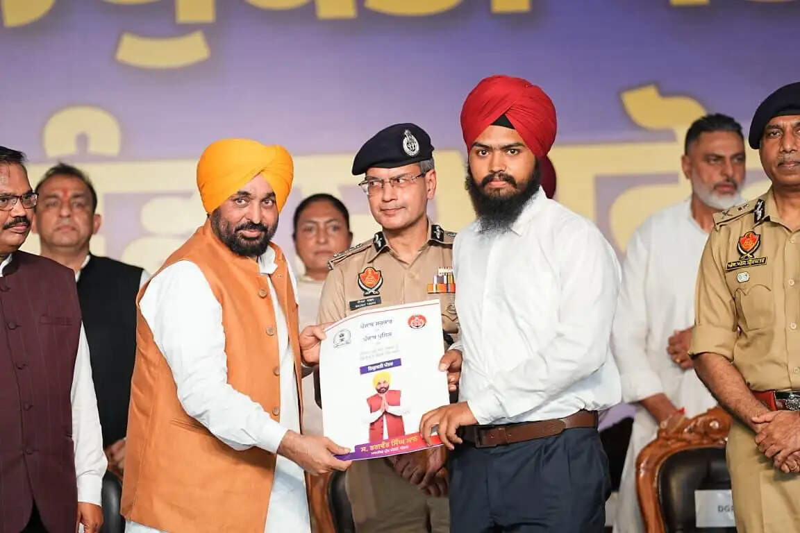 &nbsp;पंजाब पुलिस में 1,746 नए जवान शामिल, मुख्यमंत्री मान ने सौंपे नियुक्ति पत्र