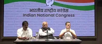 कांग्रेस ने छात्रों पर कार्रवाई को लेकर की अमित शाह से जवाब की मांग, राहुल बोले- पहले बताएं गोली चलाने की अनुमति किसने दी?