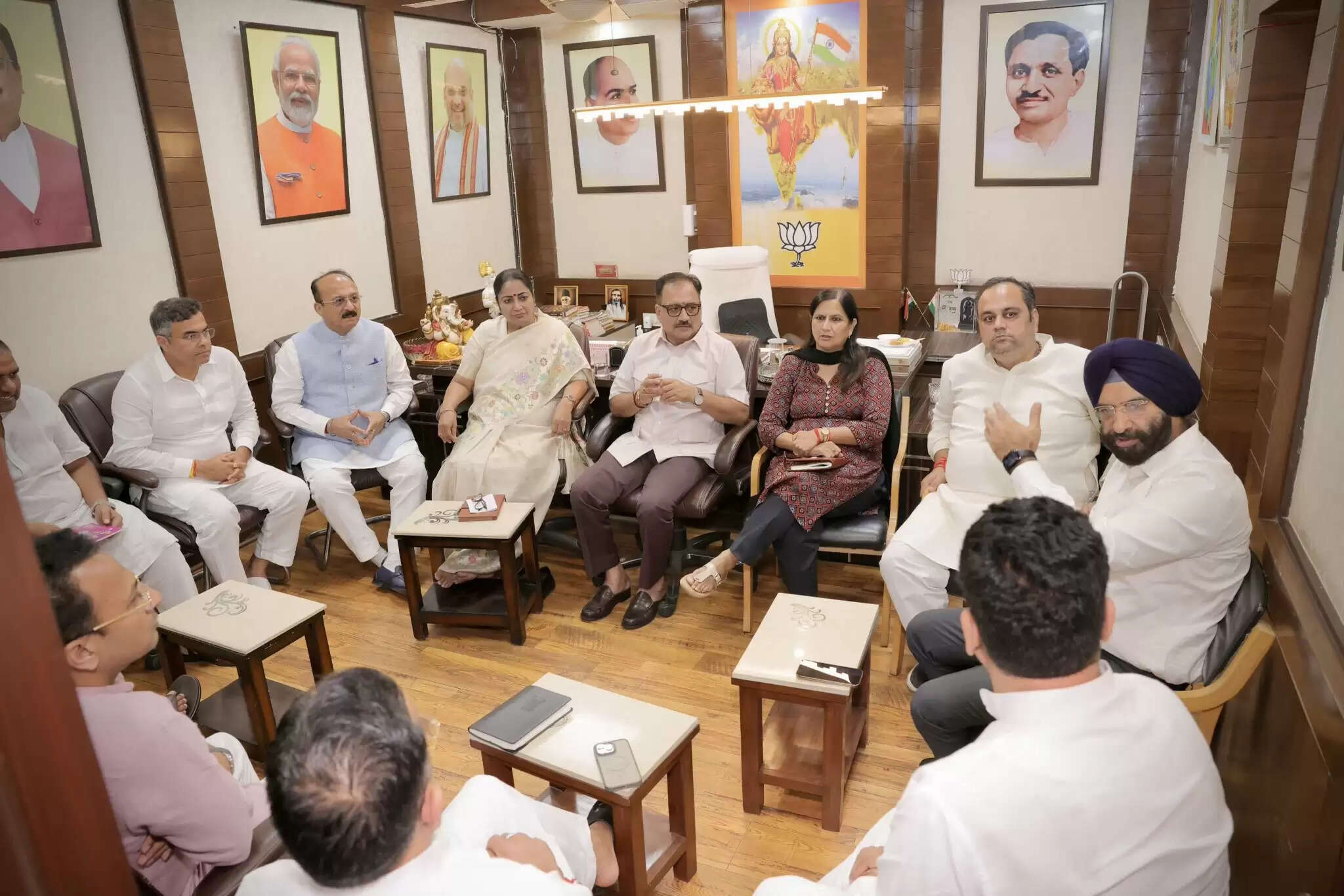 यमुना के जलस्तर में गिरावट जारी, बाढ़ से प्रभावित फसलों के आकलन का निर्देश : रेखा गुप्ता