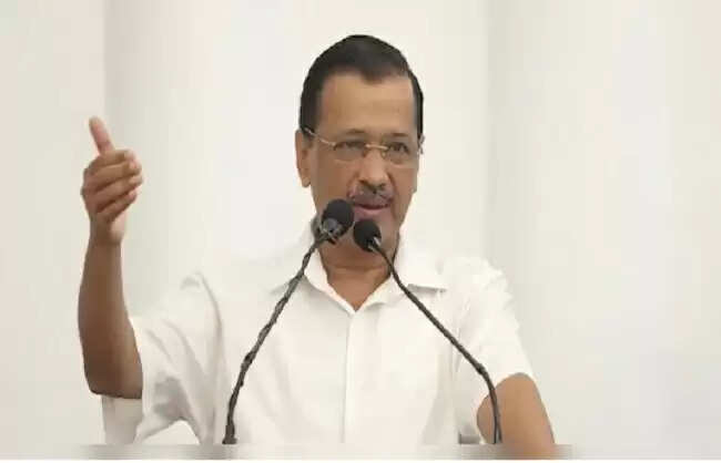 &nbsp;&nbsp;दिल्ली के स्कूलों को बम धमकियों पर केजरीवाल ने सरकार पर बोला तीखा हमला