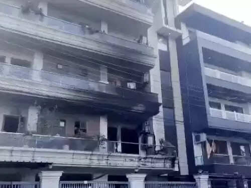 फरीदाबाद में एसी का कंप्रेसर फटा, धुआं से पति, पत्नी, बेटी की दम घुटा, बेटे ने घर की खिड़की से कूदकर बचाई जान