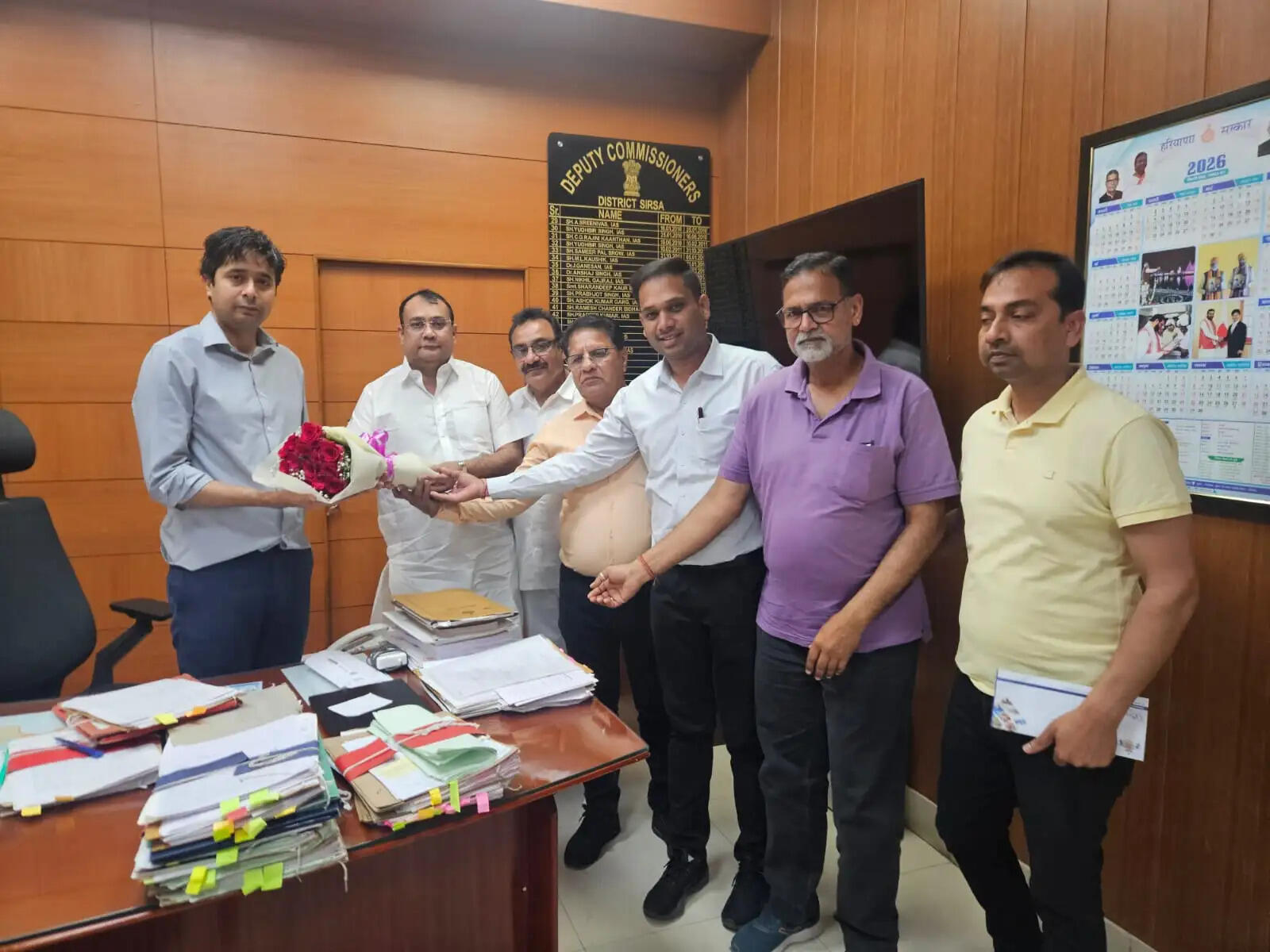 &nbsp;&nbsp;सिरसा क्लब पदाधिकारी मिले उपायुक्त शांतनु शर्मा से