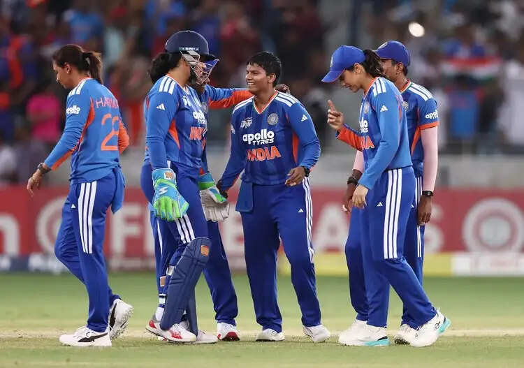 &nbsp;&nbsp;भारत ने श्रीलंका को हराकर आठवीं बार जीता महिला एशिया कप