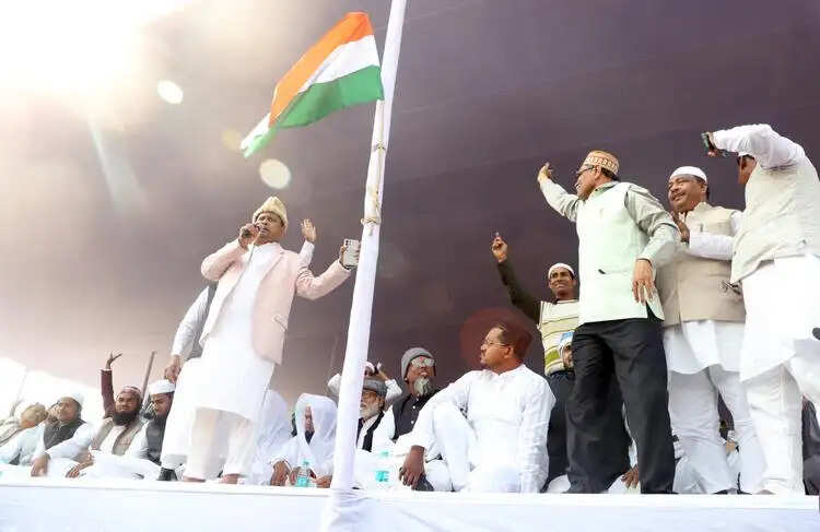 चुनाव आयोग ने बदले आईएसएफ -एजेयूपी के चुनाव चिह्न, नौशाद को 'अलमारी' और हुमायूं काे 'टेबल'