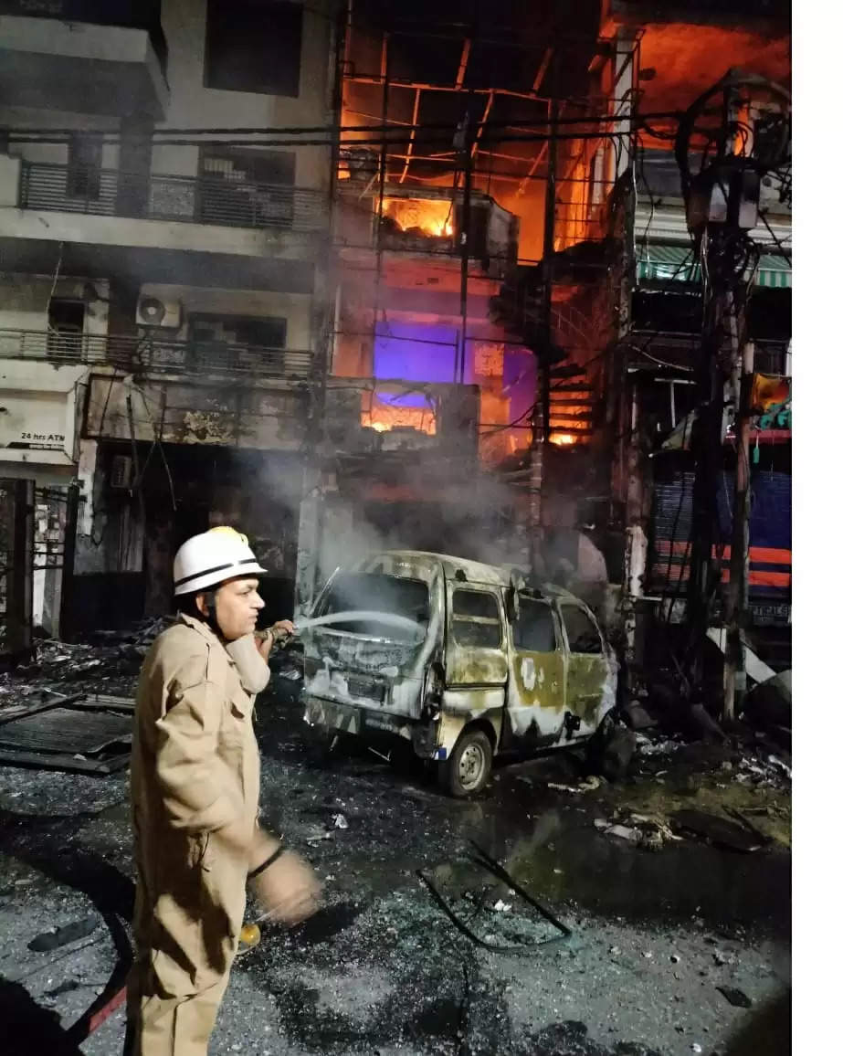  दिल्ली के बेबी डे केयर सेंटर में आग लगने से छह नवजात की मौत 