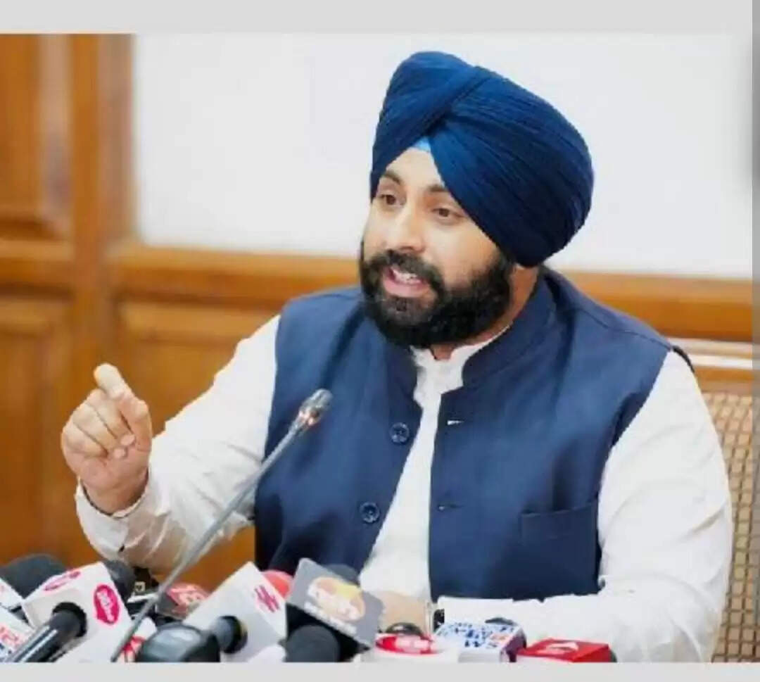&nbsp;&nbsp;पंजाब के शिक्षा मंत्री को अकाल तख्त ने कड़ी सजा सुनाई, तनखैया करार  - श्रीनगर में गुरु