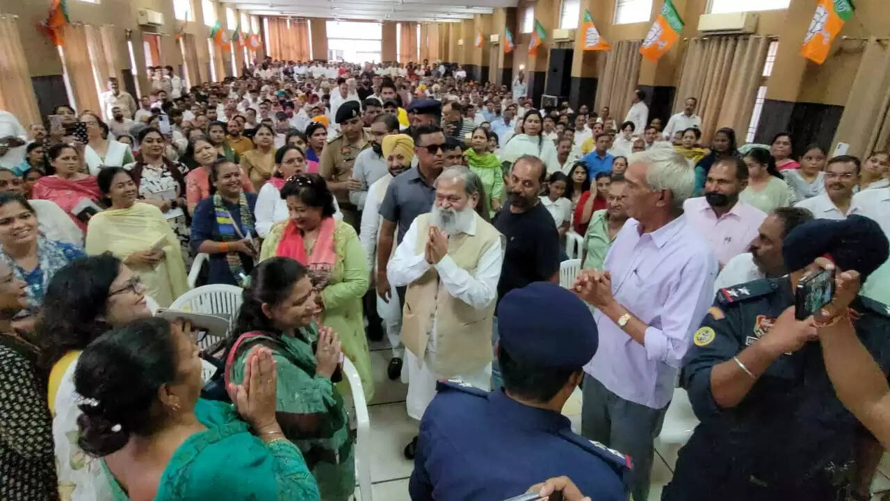 मंच से मंत्री अनिल विज का विपक्षियों पर हमला, बोले टांगरी नदी में यदि खुदाई का काम नहीं रोका जाता तो नदी के दूसरी ओर पानी नहीं आता - विज