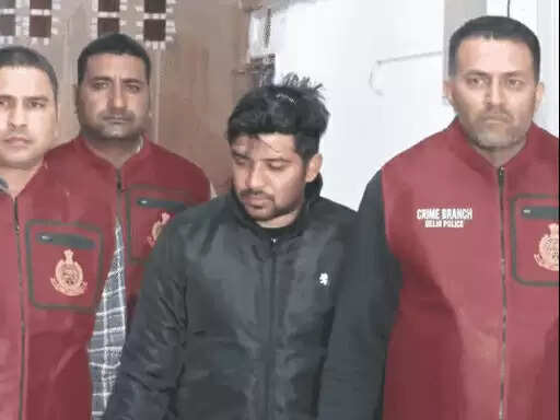 निक्की की लाश लेकर 35 किमी घूमता रहा आरोपी