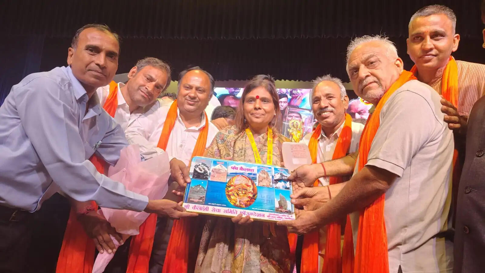 बेटियों को उनकी इच्छा के मुताबिक उड़ान भरने दे आगे बढ़ने दें--अर्चना गुप्ता बेटियां पढ़ेंगी ,तभी आगे बढ़ेंगी ---अर्चना गुप्ता