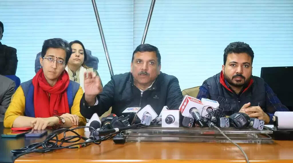 एमसीडी मेयर चुनाव स्थगित होने पर आप ने जताई कड़ी आपत्ति