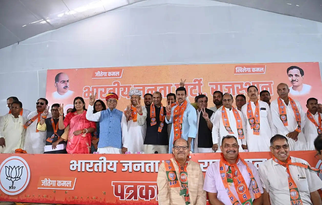  राजस्थान में कांग्रेस के कई नेताओं ने समर्थकों के साथ थामा भाजपा का दामन