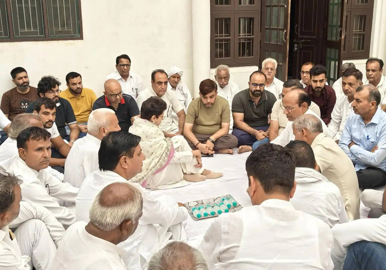 &nbsp;सांसद कुमारी सैलजा ने प्रभुवाला व लितानी पहुंचकर शोक संतप्त परिवारों को बंधाया ढांढस