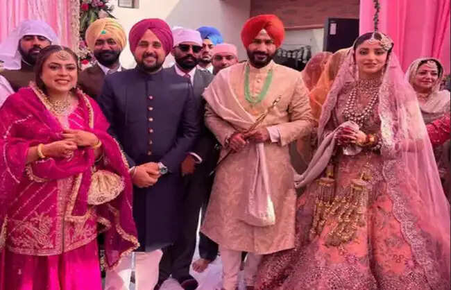 डाॅ. गुरवीन कौर के साथ शादी के बंधन में बंधे पंजाब के खेल मंत्री मीत हेयर