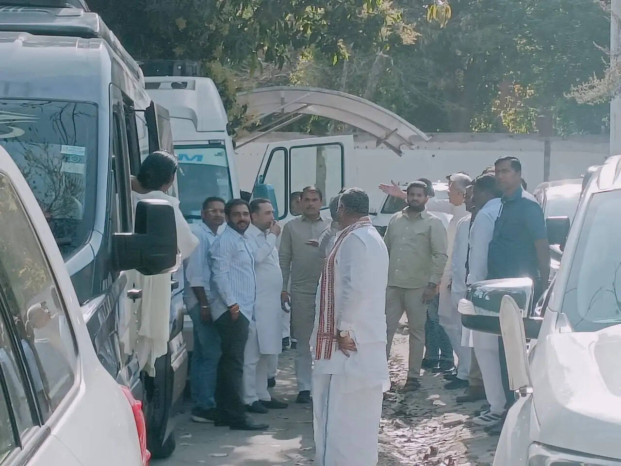 राज्य सभा में क्रास वोटिंग के डर से कांग्रेस के 31 विधायक हिमाचल शिफ्ट,चार सांसद रहेंगे साथ -हुड्डा समेत छह विधायक नहीं गए हिमाचल