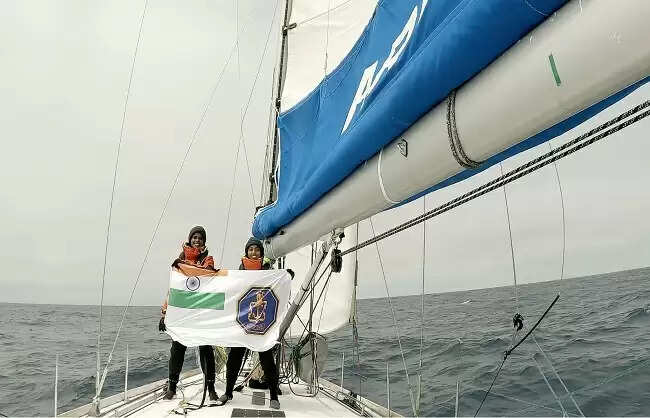 विश्व परिक्रमा करके भारतीय नौसेना की दो महिला अधिकारी 29 मई को गोवा के तट पर लौटेंगी