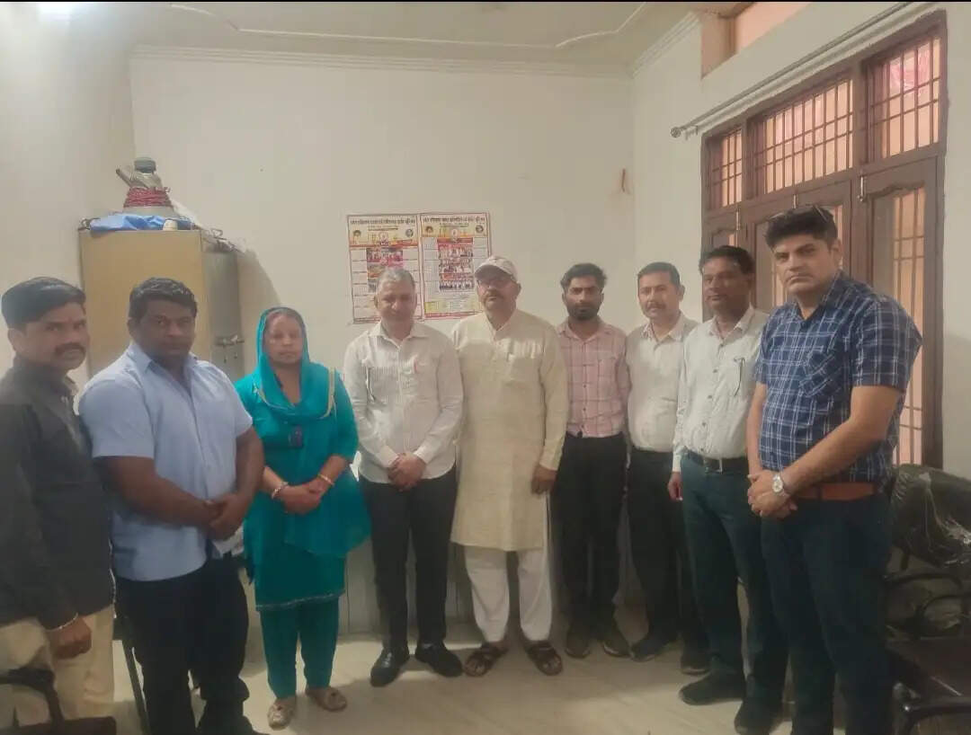 &nbsp;&nbsp;सभी कच्चे कर्मीयों को स्थाई पोलिसी बनाकर सरकार करे पक्का:- सुमित्रा&nbsp;​​​​​​​