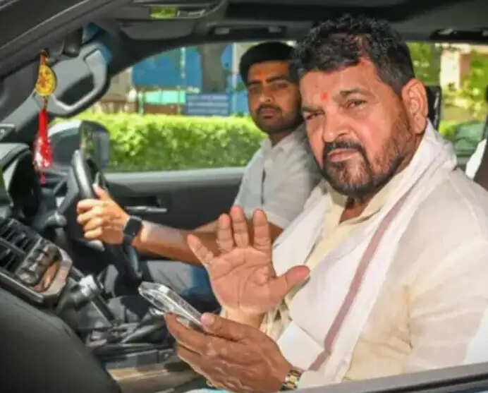 &nbsp;भाजपा नेता बृजभूषण शरण सिंह महिला पहलवानों के यौन शोषण मामले में बरी