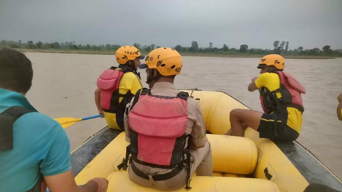 &nbsp;देहरादून में बरपा अतिवृष्टि का कहर, 13 की मौत व 16 लापता, कई भवनों में समाया मलबा