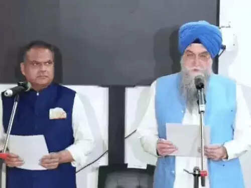 &nbsp;&nbsp;नवनिर्वाचित विधायक संजीव अरोड़ा ने विधानसभा में ली शपथ