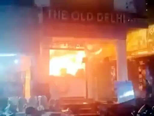 फरीदाबाद : गैस सिलेंडर लीक होने से रेस्टोरेंट में लगी आग