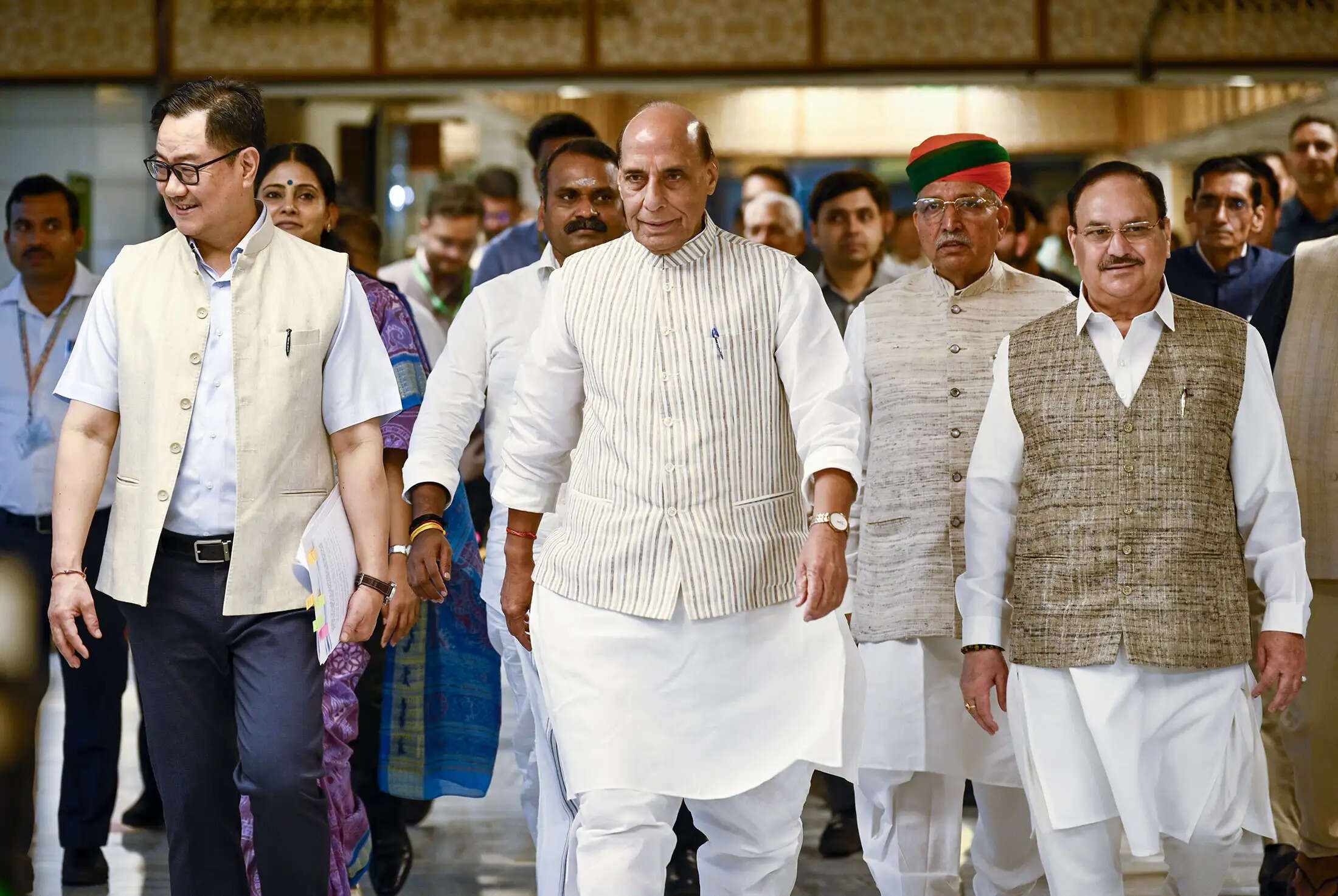 सर्वदलीय बैठक : सरकार ने विपक्ष से की विधेयकों पर सार्थक चर्चा और सुचारू संचालन में सहयोग की अपील