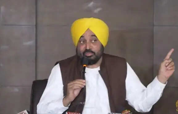 &nbsp;विवादित वीडियो पर भगवंत मान का दावा- मास्क पहनकर बनाया गया फर्जी वीडियो