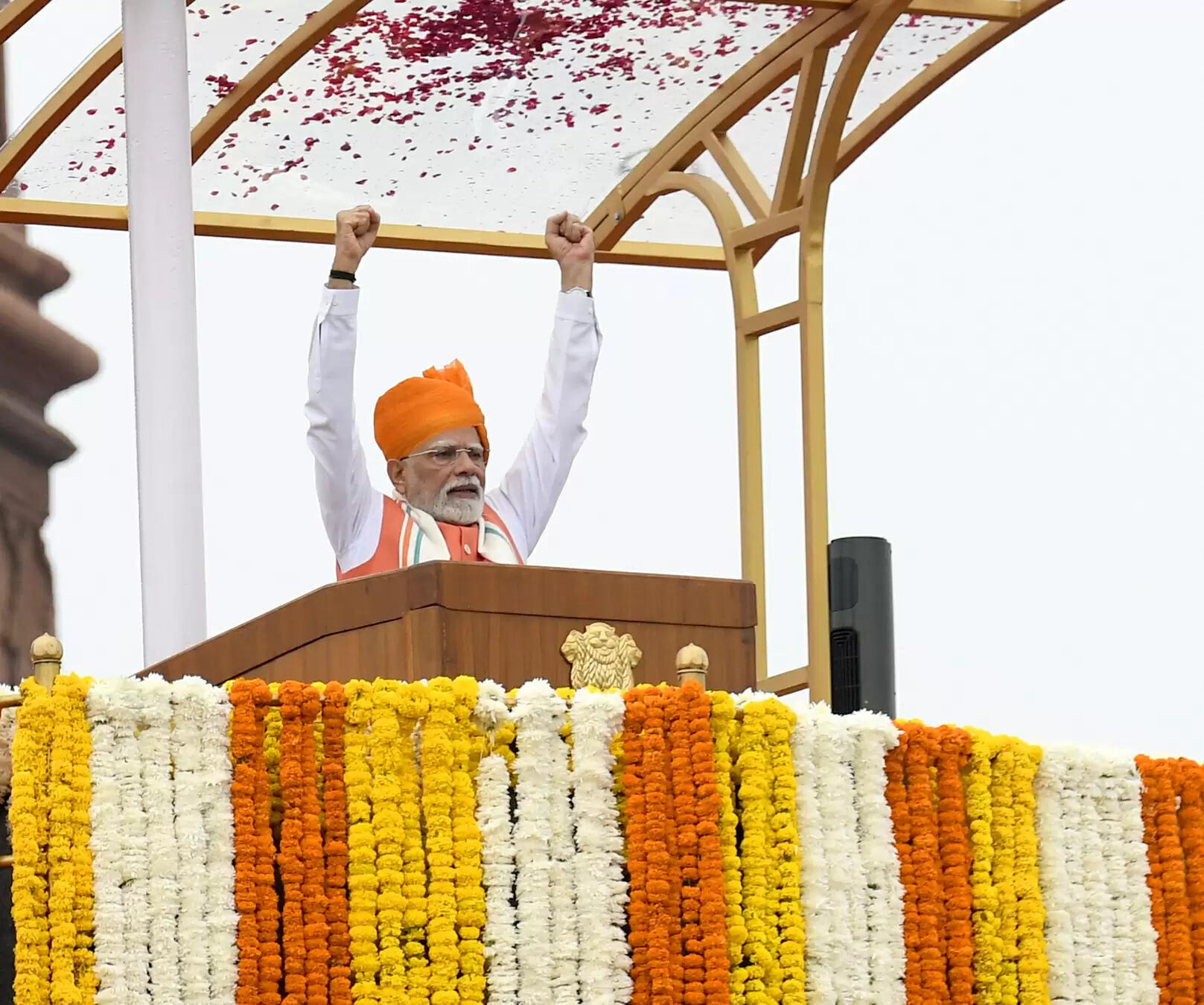 समृद्ध भारत में योगदान के आह्वान के साथ प्रधानमंत्री ने आत्मनिर्भरता पर दिया बल