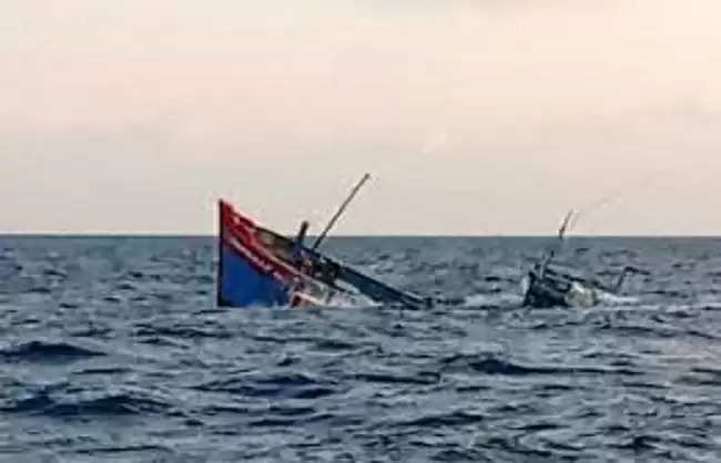 हिंद महासागर में पलटी चीन की नाव, 17 चालक दल के सदस्यों समेत 39 लोग लापता