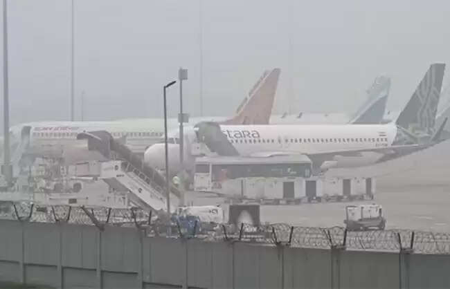 कोहरे ने बाधित किया आईजीआई एयरपोर्ट पर परिचालन, 118 उड़ानें रद्द, 16 का मार्ग बदला गया