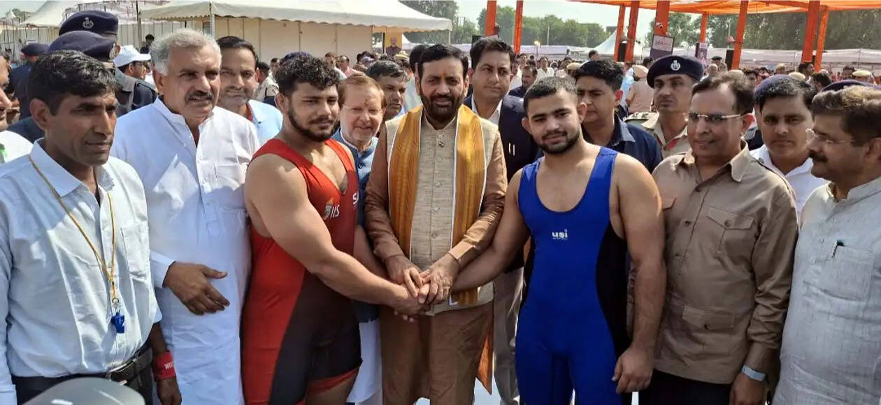 हड़प्पाकालीन धरोहर से रूबरू हुए मुख्यमंत्री, कृत्रिम उत्खनन कर समझी पुरातत्व की बारीकी