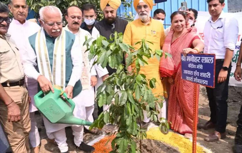 &nbsp;&nbsp;प्रधानमंत्री के जन्मदिन पर मनोहर लाल ने किया भलस्वा लैंडफिल का निरीक्षण, स्वच्छता अभियान शुरू